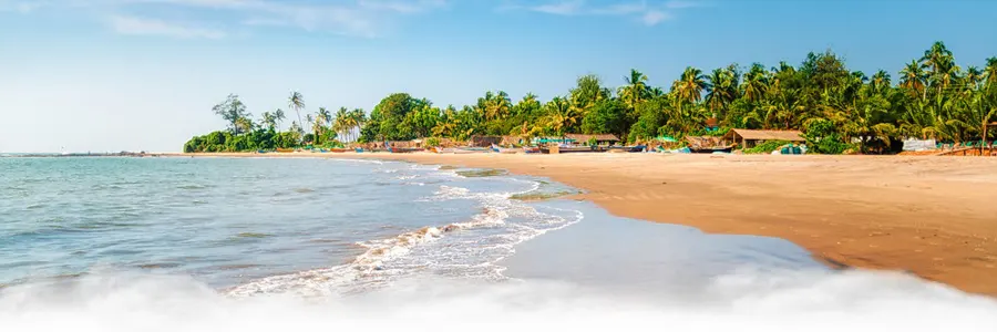 Quiet honeymoon beach in Mandrem Go