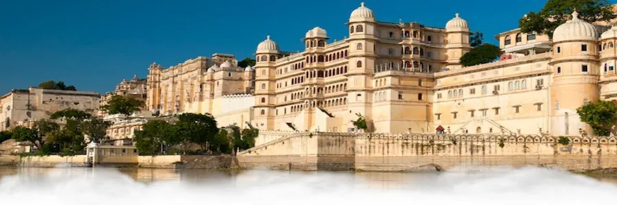 Udaipur budget travel – Lake Pichola and City Palace